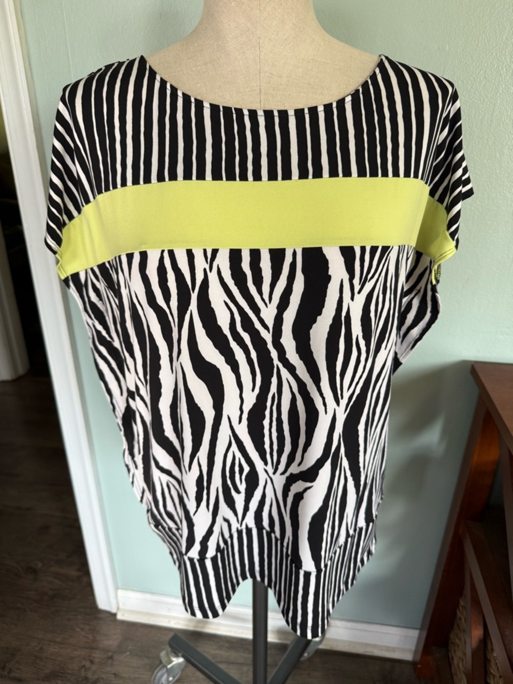 Chicos Women’s Black White Zebra Animal Print Stretchy Top Size Large/2